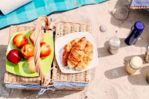 O que levar para comer na praia? Dicas práticas de lanche!